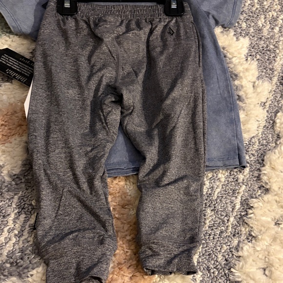 Volcom Set - Picture 5 of 5